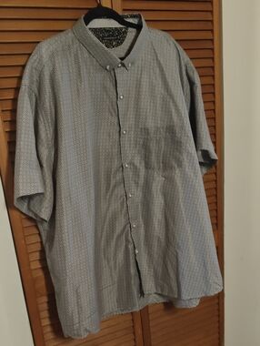 Casual Short-Sleeve Button-Down Shirt - Light Gray Geometric